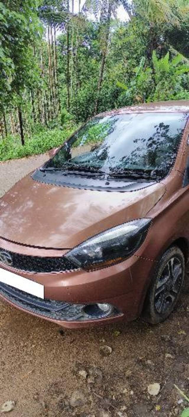 https://images10.gaadi.com/usedcar_image/4065579/original/processed_4aceb5df-b780-4a4b-9918-2c8690fb7e0f.jpg?imwidth=6402