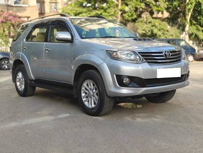 Toyota Fortuner 4x2 AT