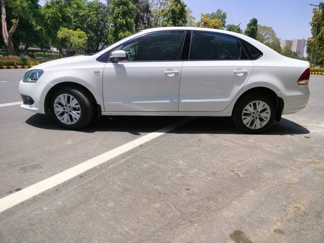 https://images10.gaadi.com/usedcar_image/4065711/original/c2d25503612667508de6ea7b5a7e6ad7.jpg?imwidth=6402