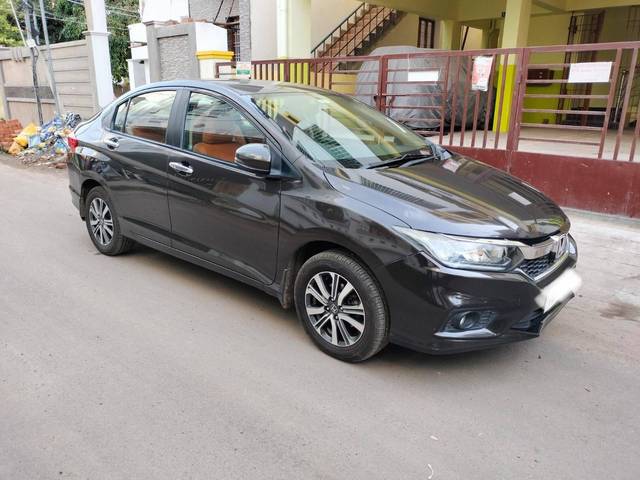 https://images10.gaadi.com/usedcar_image/4065871/original/processed_c6601fdca0892012cf8d6af3471c7739.jpg?imwidth=6402