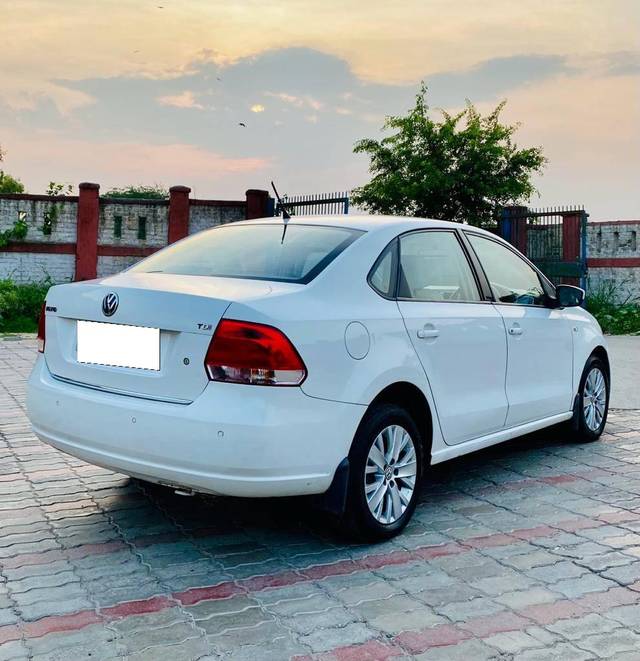 https://images10.gaadi.com/usedcar_image/4066015/original/processed_c9c561d14841fe6942374fbbc74cb4f2.jpg?imwidth=6402