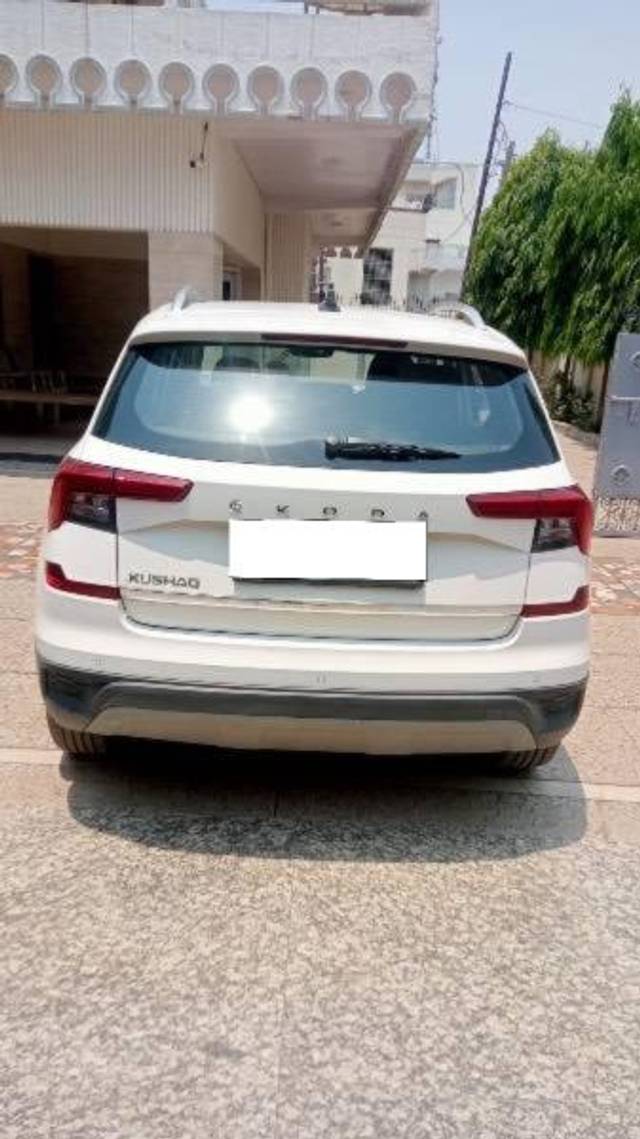 https://images10.gaadi.com/usedcar_image/4066052/original/processed_87d5272c-5777-4f3e-80f5-77e80276bf85.jpg?imwidth=6401