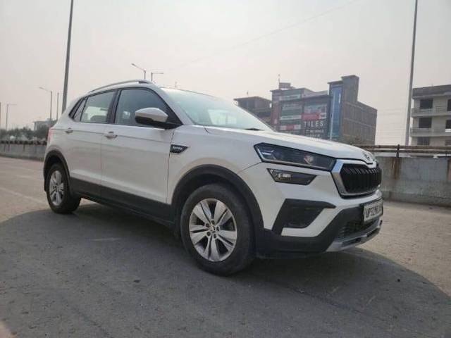 https://images10.gaadi.com/usedcar_image/4066427/original/processed_c4df55c1fb067fb022706fc3e73f79b9.jpg?imwidth=6400