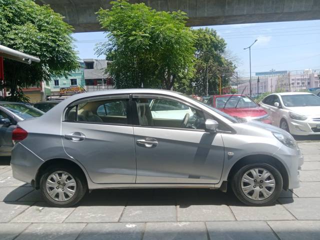 https://images10.gaadi.com/usedcar_image/4066534/original/38e70b295a8e9abcb90af013915a94e1.jpeg?imwidth=6401