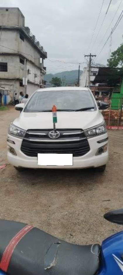 Toyota Innova Crysta 2.4 G MT 8 STR