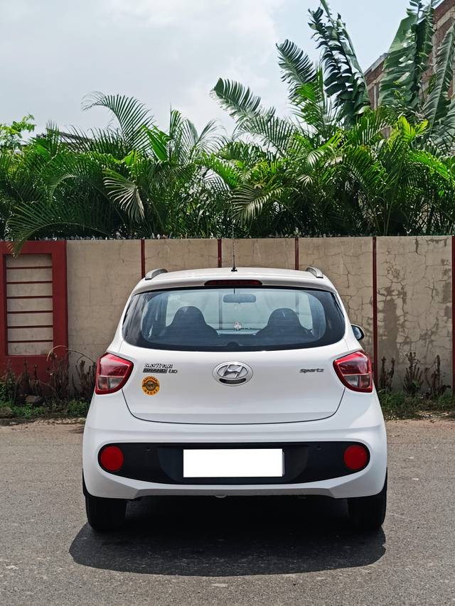 https://images10.gaadi.com/usedcar_image/4066779/original/processed_4b54a8b31ecc596c490d372e4c5e1559.jpg?imwidth=6402