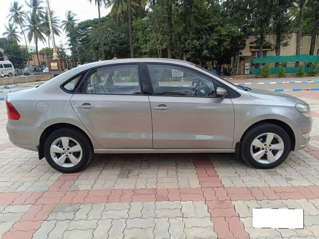 https://images10.gaadi.com/usedcar_image/4066789/original/processed_cb85c2a2e85e0dff2ca78bc9043badb7.jpg?imwidth=6401