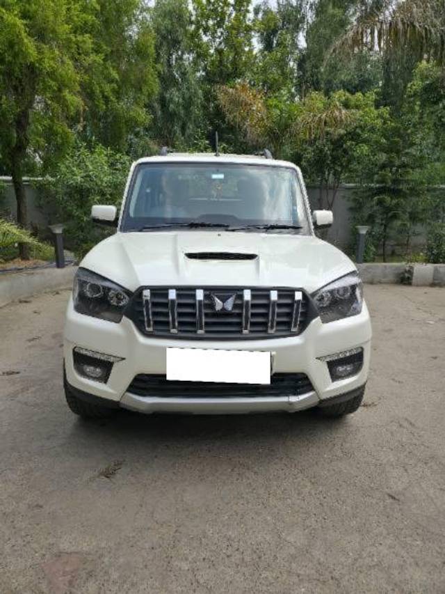 https://images10.gaadi.com/usedcar_image/4066922/original/processed_ad0634e6-a290-40d5-bc1b-7aea4f2f624a.jpg?imwidth=6400