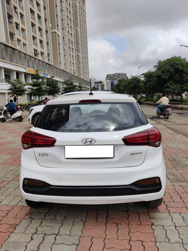 https://images10.gaadi.com/usedcar_image/4067018/original/processed_21c97389b671a4afd794c5b188a39e69.jpg?imwidth=6401