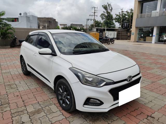 https://images10.gaadi.com/usedcar_image/4067018/original/processed_7d0d6a63eab48571284eadd190ea5460.jpg?imwidth=6400