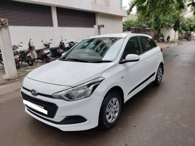 https://images10.gaadi.com/usedcar_image/4067031/original/processed_fd7d1580b327e7ec464403681e52d2d6.jpg?imwidth=6402