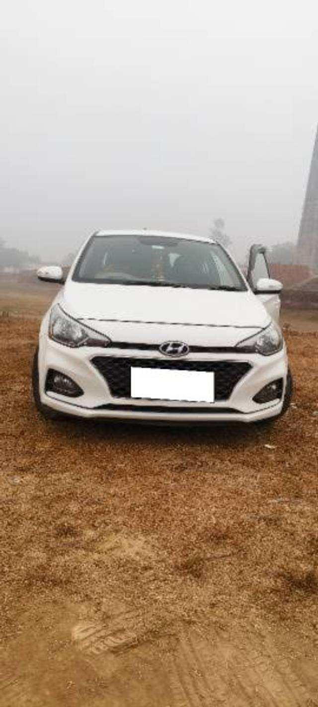 https://images10.gaadi.com/usedcar_image/4067228/original/processed_cf6883c9-47bb-4ba1-ac7b-2d1d621f19e1.jpg?imwidth=6400