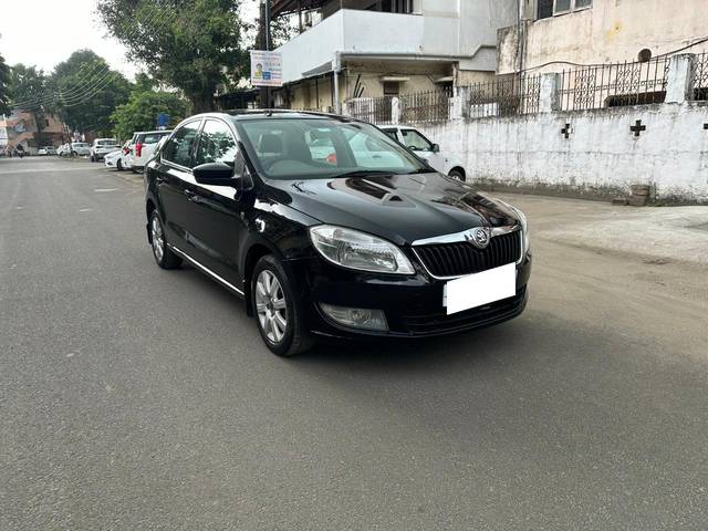 https://images10.gaadi.com/usedcar_image/4067381/original/processed_9c999a8e1f302406eb65b95bd32054a6.jpg?imwidth=6400