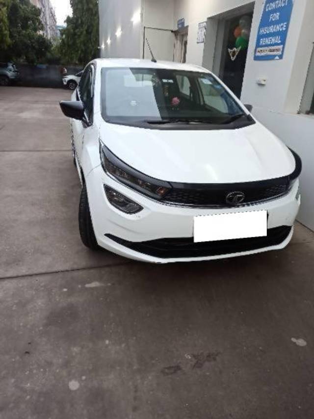 https://images10.gaadi.com/usedcar_image/4067386/original/processed_ad179ec4-7a32-4791-a44d-e4a9fb6c440d.jpg?imwidth=6400