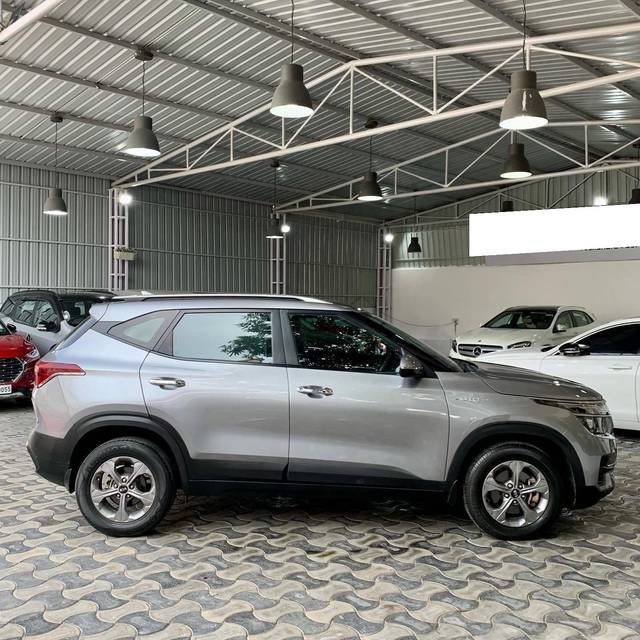 https://images10.gaadi.com/usedcar_image/4067581/original/processed_1e489f77bcde955d566585dcbb486c3d.jpg?imwidth=6401