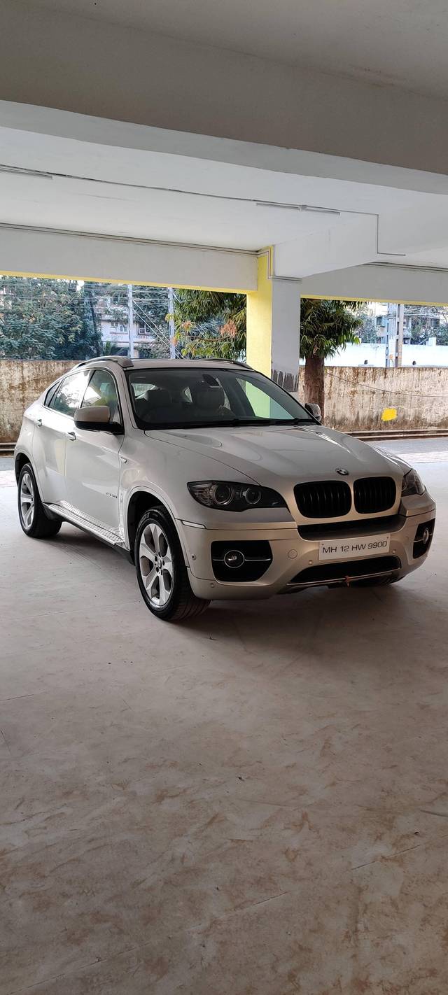 https://images10.gaadi.com/usedcar_image/4067682/original/processed_15367775eae88e1d47cd4f44e4fbe655.jpg?imwidth=6400