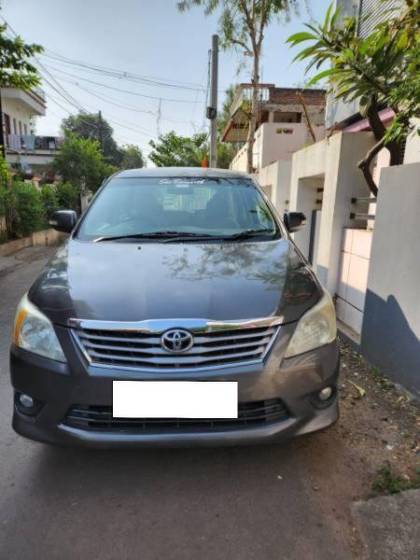 Toyota Innova 2.5 VX (Diesel) 8 Seater