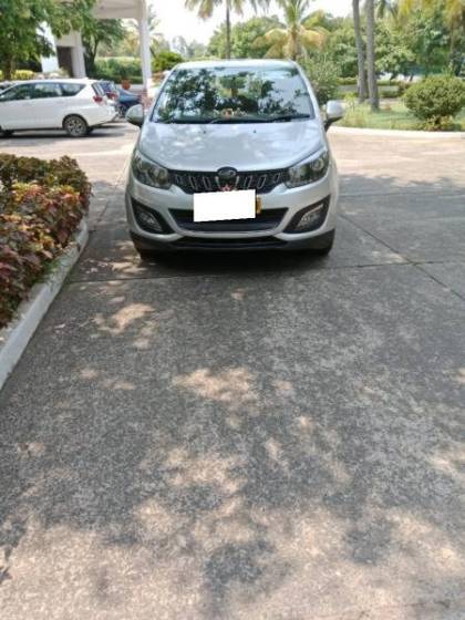 Mahindra Marazzo M6 8Str