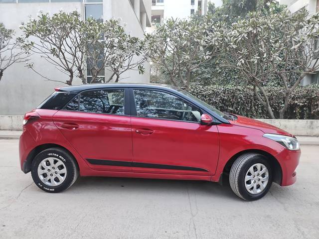 https://images10.gaadi.com/usedcar_image/4068140/original/processed_e156ae4501cb321778d1c4bacc0b4b93.jpg?imwidth=6401