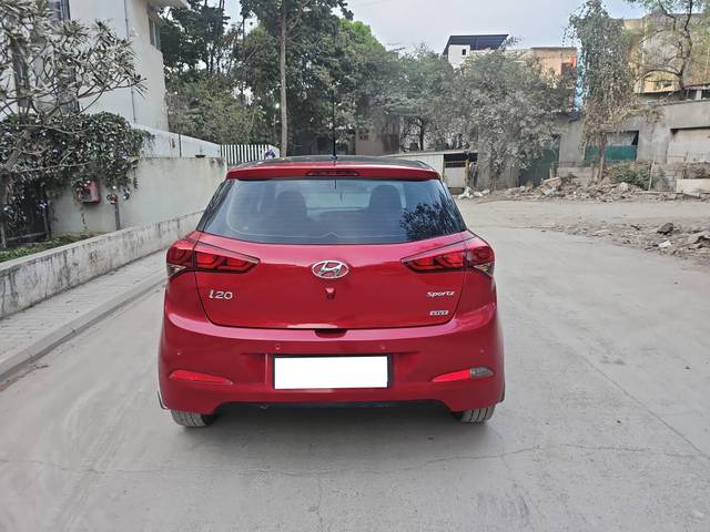 https://images10.gaadi.com/usedcar_image/4068140/original/processed_f9559e5d4a4428072eca985892939e6a.jpg?imwidth=6402