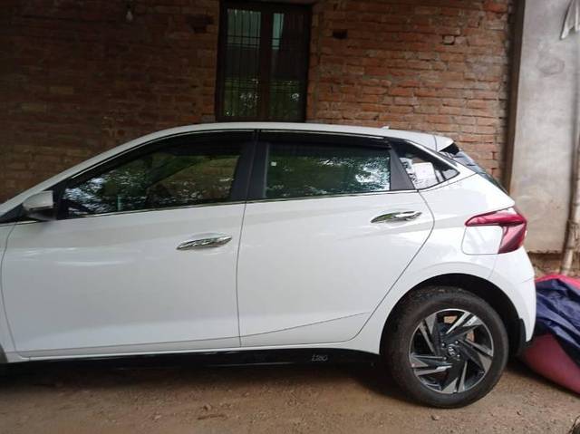 https://images10.gaadi.com/usedcar_image/4068241/original/processed_cf9fc5cc-0995-4067-9383-778722454ab5.jpg?imwidth=6400