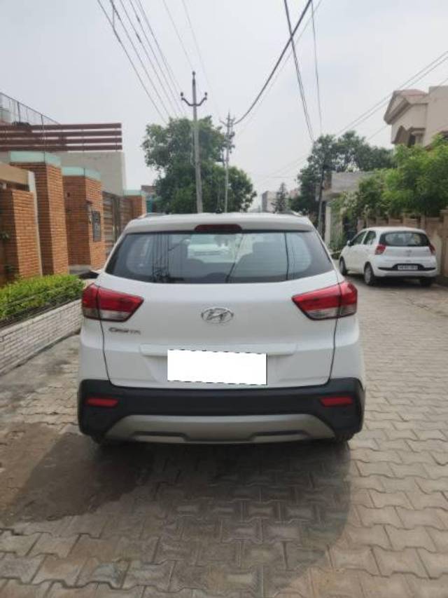 https://images10.gaadi.com/usedcar_image/4068406/original/processed_3af787dd-7c97-4d6a-a6ba-ff67336cff73.jpg?imwidth=6402