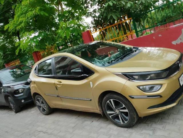 https://images10.gaadi.com/usedcar_image/4068432/original/processed_f42df457-09ef-45e6-96b5-9192e3f027a2.jpg?imwidth=6400