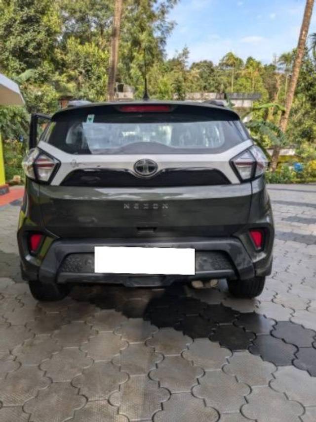 https://images10.gaadi.com/usedcar_image/4068813/original/processed_7de0017c-bbd9-49c9-aa12-01eb4150fa4a.jpeg?imwidth=6402