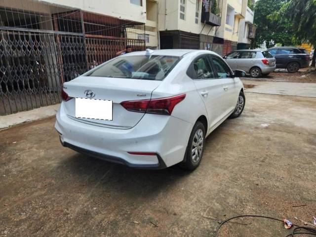 https://images10.gaadi.com/usedcar_image/4069217/original/processed_d10bf94a-51c1-4a55-8db6-dcfc68f13248.jpg?imwidth=6401