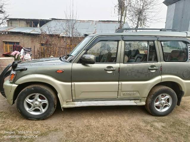 https://images10.gaadi.com/usedcar_image/4069361/original/processed_bebd7114-2e85-4fba-a3c3-da989becd98a.jpg?imwidth=6402