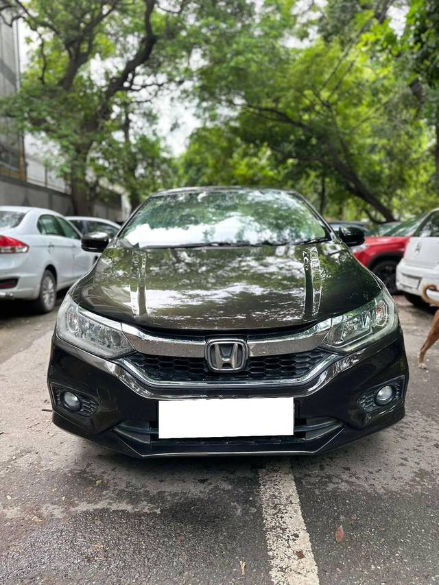 https://images10.gaadi.com/usedcar_image/4069877/original/processed_fadf4e9d622e04e67b9e849206c6d6ba.jpg?imwidth=6402