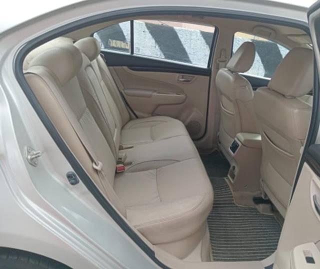 https://images10.gaadi.com/usedcar_image/4069963/original/405e0eaf3864b7a0957c372f64955226.jpg?imwidth=6402