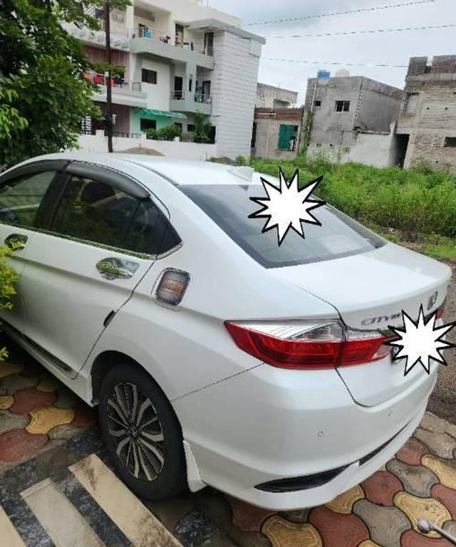 https://images10.gaadi.com/usedcar_image/4070309/original/processed_783b602b-6c9f-45b6-8160-476e79e73579.jpg?imwidth=6402