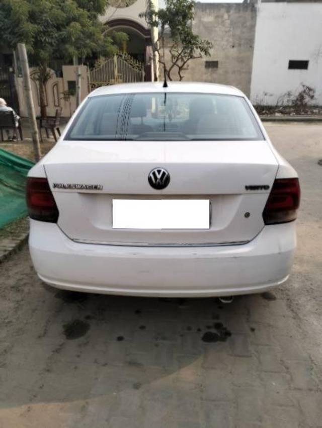 https://images10.gaadi.com/usedcar_image/4070324/original/processed_e9b9ef88-ad13-4e19-bee2-53f244701974.jpg?imwidth=6402