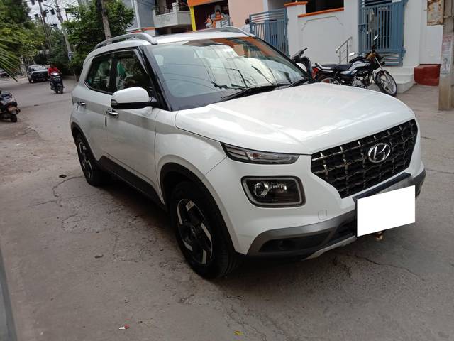 https://images10.gaadi.com/usedcar_image/4070340/original/processed_1cbc36fb22b7c9ba9fd0d8f1af810487.jpg?imwidth=6400