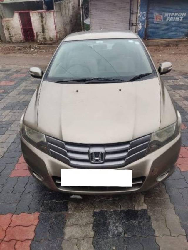 https://images10.gaadi.com/usedcar_image/4071155/original/processed_3142c031-d58b-4a3a-bce6-a1ba13508f3a.jpg?imwidth=6402