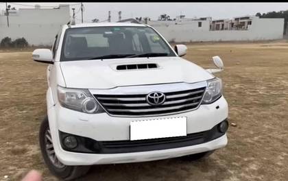 Toyota Fortuner 4x2 AT