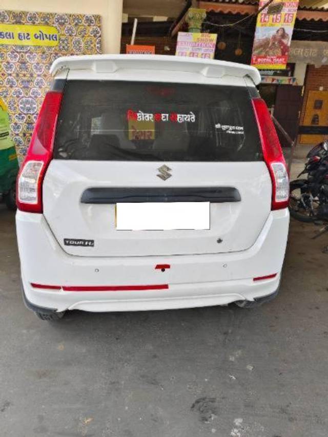 https://images10.gaadi.com/usedcar_image/4071210/original/processed_157ed6a6-d6bc-40c1-bcf0-ba7ff1b88fd9.jpg?imwidth=6401