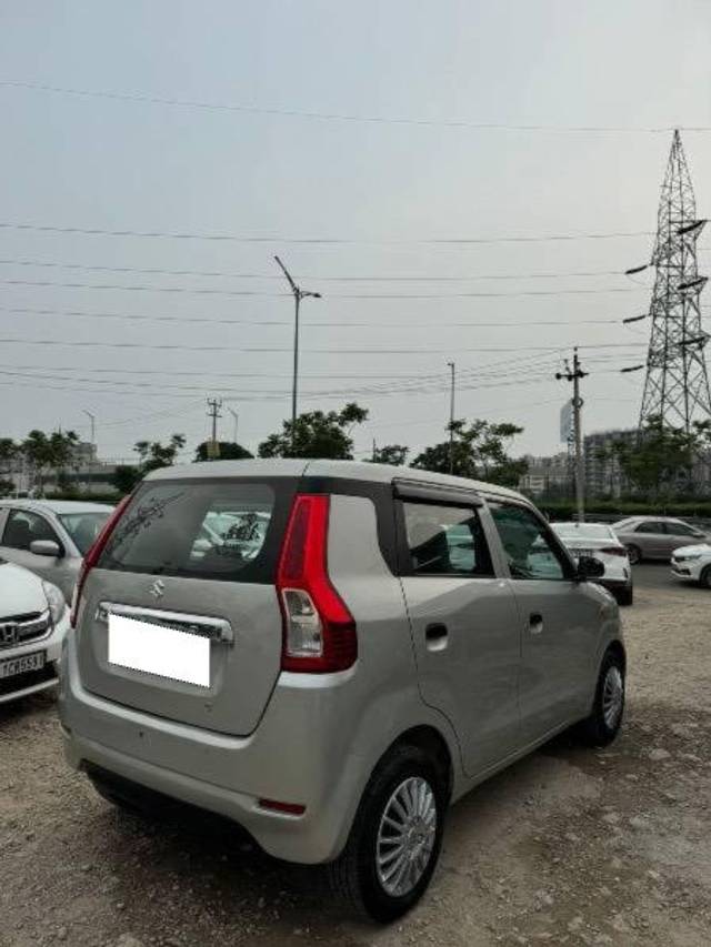 https://images10.gaadi.com/usedcar_image/4071433/original/processed_4a1f306c-766e-4a50-851d-c451912cc4bf.jpg?imwidth=6402