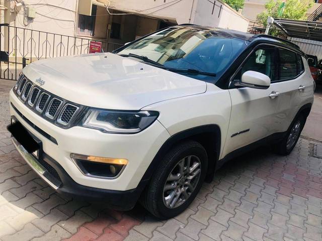 https://images10.gaadi.com/usedcar_image/4071562/original/processed_734276affb06c2d4d7605edeb65adac0.jpg?imwidth=6402