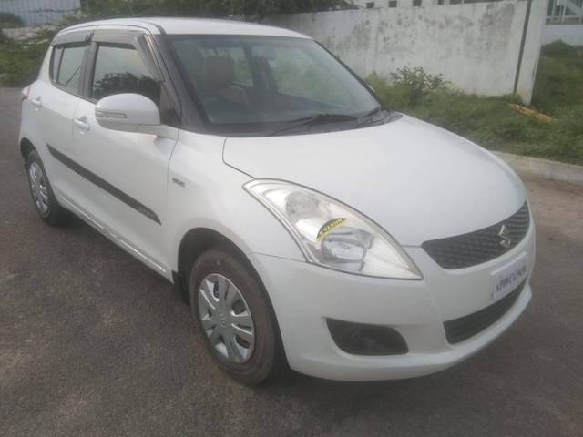 https://images10.gaadi.com/usedcar_image/4071904/original/processed_2352f4a046a7f8b04684475309d288ef.jpg?imwidth=6401