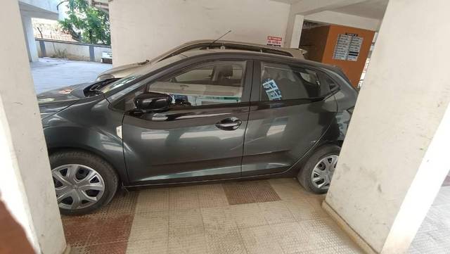 https://images10.gaadi.com/usedcar_image/4072014/original/processed_2b6e2b0e-2a40-4b80-b46c-0b9b0fefa702.jpg?imwidth=6402