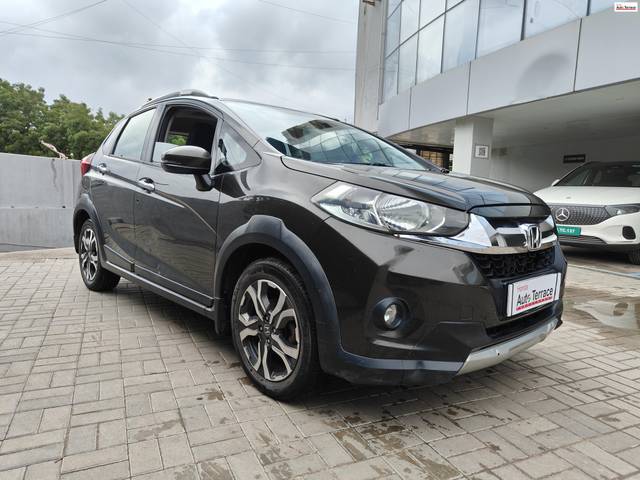 https://images10.gaadi.com/usedcar_image/4072032/original/c65939b2bc8f037ce80a68bd4d7e7302.jpg?imwidth=6400