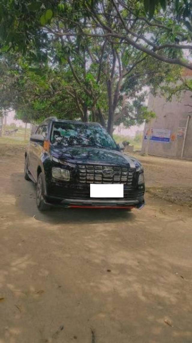 https://images10.gaadi.com/usedcar_image/4072052/original/processed_cb765b20-0819-46c1-b173-d4fd5c9fbdb9.jpg?imwidth=6402