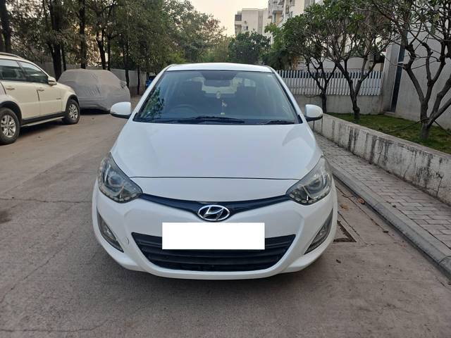 https://images10.gaadi.com/usedcar_image/4072155/original/processed_52bfb427443a22840b4efa2b1d91eb94.jpg?imwidth=6402