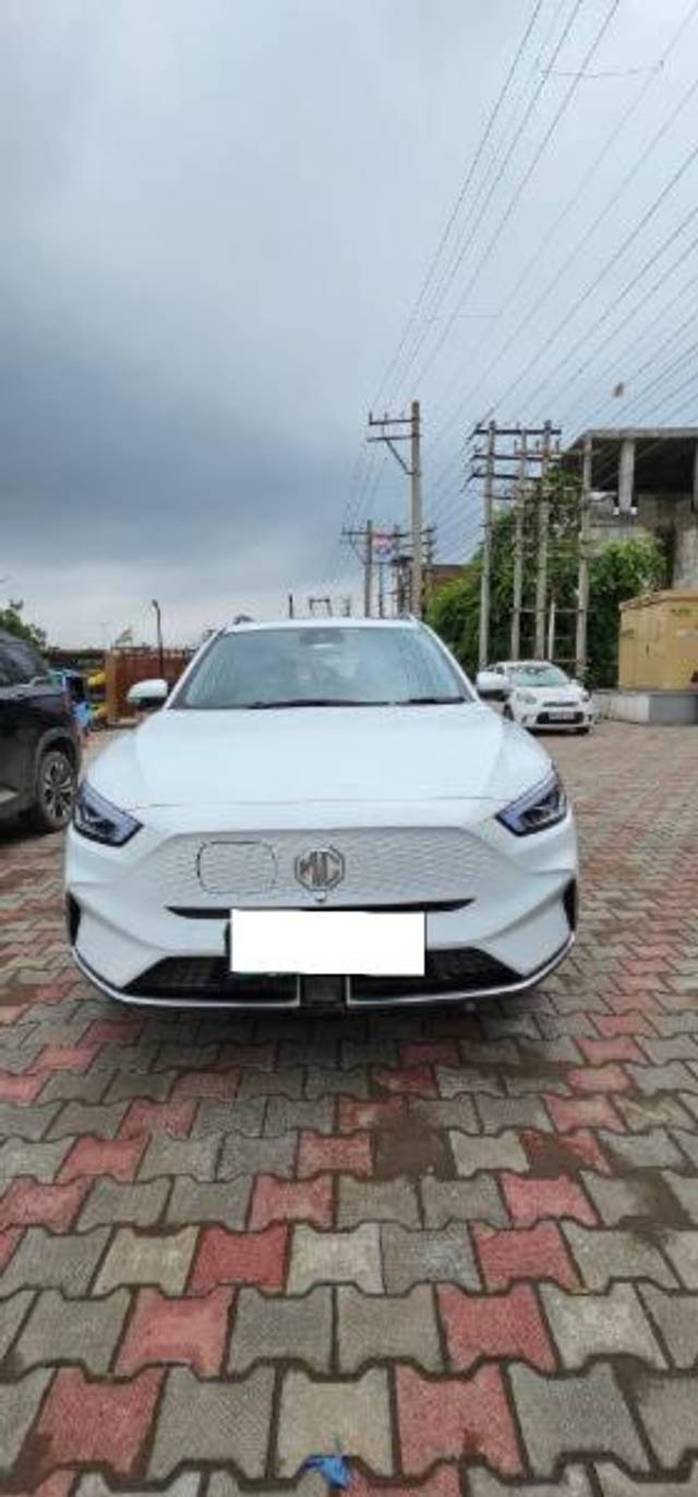 https://images10.gaadi.com/usedcar_image/4072300/original/processed_d9ed1735-ea89-4e8b-ba9d-91983abe292f.jpg?imwidth=6401