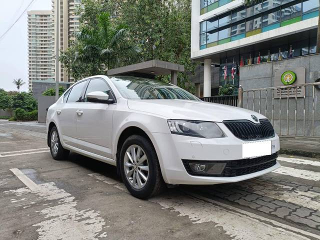 https://images10.gaadi.com/usedcar_image/4072854/original/processed_d530d88b08680c3d2e1d1789c5c8d127.jpeg?imwidth=6400