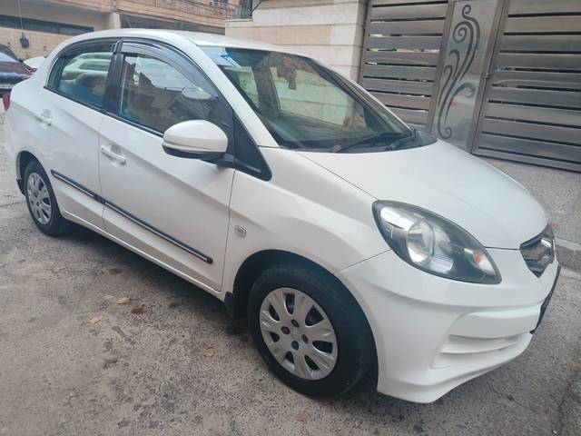 https://images10.gaadi.com/usedcar_image/4072963/original/b8a6a5b23ea1fc4ad99dd579e72c01bc.jpeg?imwidth=6400