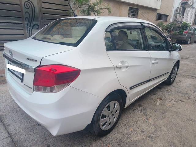 https://images10.gaadi.com/usedcar_image/4072963/original/processed_fd36996c97fdf4026070e4767ea0891d.jpeg?imwidth=6402