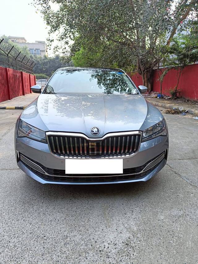 https://images10.gaadi.com/usedcar_image/4072978/original/processed_c153a0adabb4a592423b003a070b93c2.jpeg?imwidth=6400